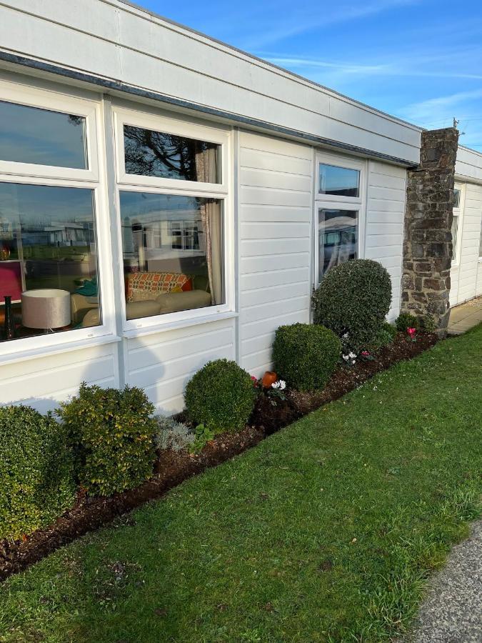 Coastal Cabin Chalet Roch エクステリア 写真